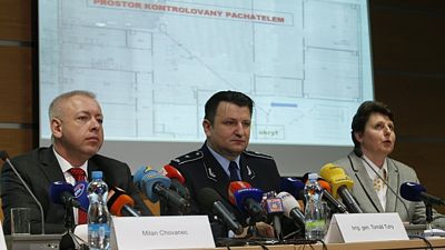 Zleva ministr vnitra Milan Chovanec, policejní prezident Tomáš Tuhý, Michaela Hýbnerová z odboru vnitřní konroly Zleva ministr vnitra Milan Chovanec, policejní prezident Tomáš Tuhý, Michaela Hýbnerová z odboru vnitřní konroly