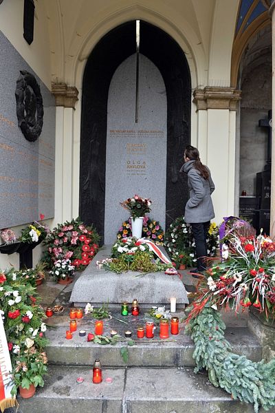 Hrob bývalého prezidenta Václava Havla na Vinohradském hřbitově v v předvečer třetího výročí jeho úmrtí Hrob bývalého prezidenta Václava Havla na Vinohradském hřbitově v v předvečer třetího výročí jeho úmrtí