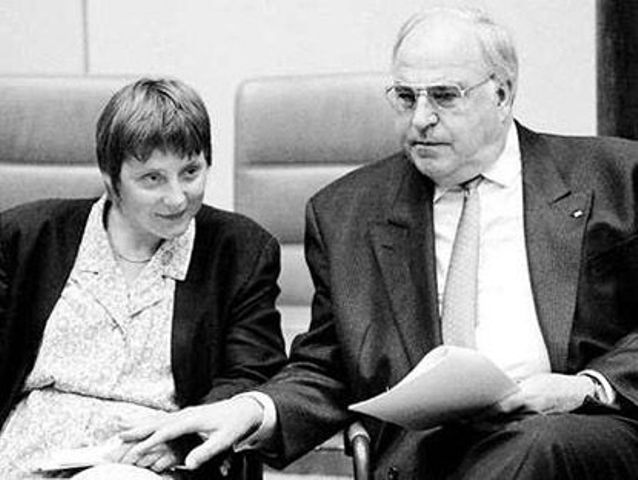 Na snímke vľavo Angela Merkelová